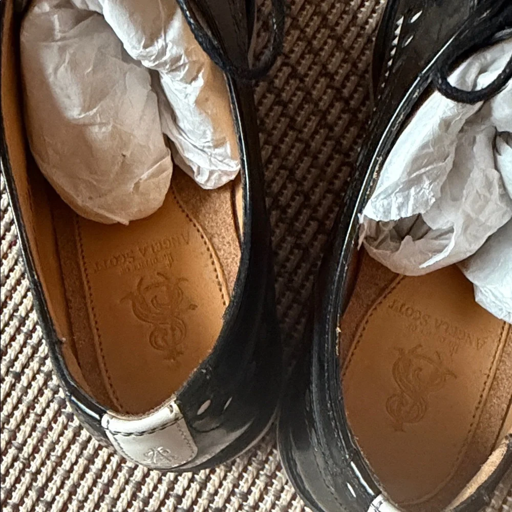 Stylish Black and White Women's Loafers - Picture 7 of 10